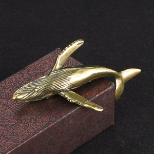 Escultura de <span class=keywords><strong>ballena</strong></span> de latón hecha a mano de estilo antiguo, artesanía de cobre Vintage, Té creativo, arte de escritorio de oficina para mascotas - Product Image 3