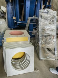 Appareil de chauffage par induction numérique de haute qualité 250 Kg 500 Kg 1 tonne 2 tonnes 3 tonnes 5 tonnes d'acier fonte aluminium four de fusion par induction - Product Image 5