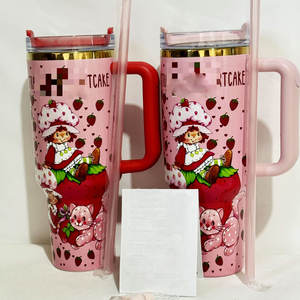 Venta al por mayor: Vaso térmico de acero inoxidable de 40 oz con diseño de fresa de dibujos animados para niñas, con asa y tapa con pajita. - Product Image 4