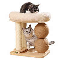 Arbre à chat multi-niveaux avec lit moelleux, poteaux à gratter en sisal et balles, condo en bois pour chat avec circuit de jeu pour chats