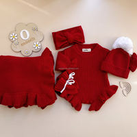 Ensemble de Noël en coton tricoté pour nouveau-né, couleur rouge, comprenant une barboteuse à volants en tricot épais, une couverture assortie, des chaussons, un bandeau et un bonnet à pompon.