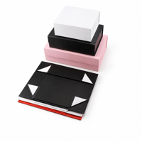 Boîte cadeau pliable magnétique personnalisable, logo en relief, revêtement UV, doublure en éponge, matériaux recyclés, carton gris, fermeture magnétique