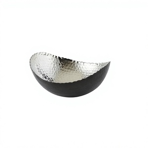 Tazón para servir de acero inoxidable martillado, diseño simple, color plateado y negro, tazón decorativo a precio económico. - Product Image 1