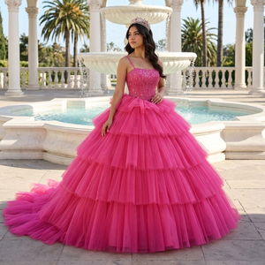 1175 Vestidos de quinceañera modernos color fucsia con tirantes finos y volantes, con cola larga, para mujer - Product Image 1