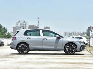 Volkswagens <span class=keywords><strong>Golf</strong></span> Sedan <span class=keywords><strong>Segunda</strong></span> <span class=keywords><strong>mano</strong></span> Gasolina FWD Drive R17 Tamaño del neumático Volante a la izquierda Caja de cambios automática Cuero Aleación de aluminio - Product Image 4