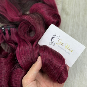 Extensiones de Cabello Humano Vietnamita Virgen con Alineación de Cutículas, Color Borgoña, Rizado y Voluminoso, de Sun Hair Company - Product Image 5