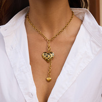 Collier vintage pour la Saint-Valentin, en acier inoxydable, chaîne plate ovale, pendentif cœur blanc et marron pour pull
