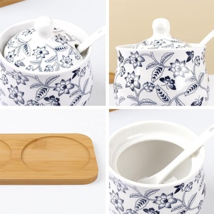 Zuccheriera in Ceramica Blu e Bianca con Motivi Floreali, Coperchio, Cucchiaio e Vassoio, <span class=keywords><strong>Set</strong></span> di 3 Contenitori per Caffè, Zucchero e Sale, Barattolo da Cucina da 260ml - Product Image 3