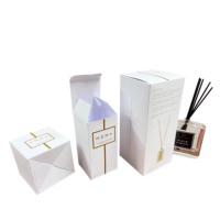 Diffuseur d'arômes pour voiture suspendu en gros Boîte cube de désodorisant de 8ml Bouteille de parfum suspendue pour voiture avec bouchon à vis Boîte en papier