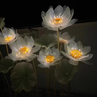 Harga pabrik bunga raksasa buatan tangan Organza Lotus berdiri bebas pasokan pernikahan bermain Display acara tanah