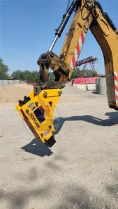 Casse-pierre hydraulique latéral SOOSAN SB43 pour excavatrices de 6 à 9 tonnes, couleur jaune, composants essentiels - Product Image 1