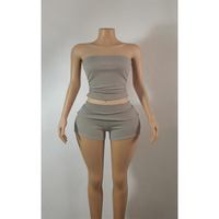 Ensemble de vêtements de détente essentiels en deux pièces avec un haut court uni et des shorts en tissu extensible doux pour la maison et le quotidien, logo personnalisé OEM ODM