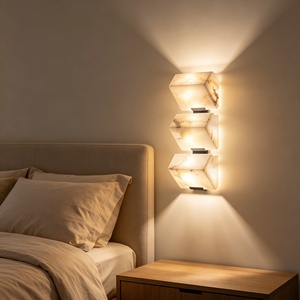 Lámpara de Pared Escultural de Alabastro Español, Diseño Plegado y en Capas, con LED de Latón para Sala de Estar, Dormitorio u Hotel - Product Image 3