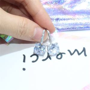 Boucles d'oreilles en or blanc avec diamants taille coussin, couleur D naturelle, certifiées GIA, style classique, bijoux de fiançailles pour femme - Product Image 5