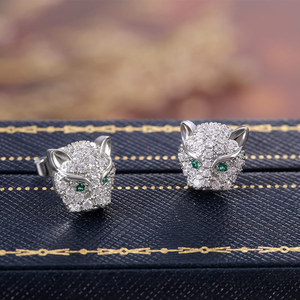 Orecchini a perno con testa di gatto selvatico da donna, gioielli scintillanti stile street con pavé - Product Image 6