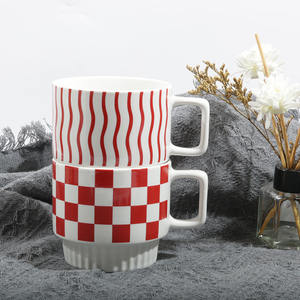 Tasse à café en céramique tendance et créative, personnalisée, motif à carreaux et rayures ondulées - Tasse pour couple, sans BPA, passe au lave-vaisselle - Product Image 3