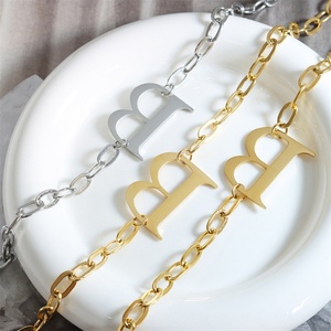 Collar de Acero Inoxidable Chapado en Oro Estilo Hip Hop para Mujer, con Colgante en Forma de B y Cadena de Eslabones, Engaste de Garra, Joyería para Regalo y Fiesta - Product Image 3