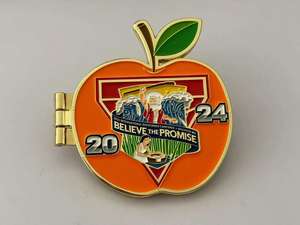 कस्टम अंतरराष्ट्रीय एक्सप्लोरर कैमपोरी सातवें दिन के एडवेंटीस्ट मेटल एनमेल क्लैमशेल कॉलर पिन के वादे में विश्वास करता है। - Product Image 6