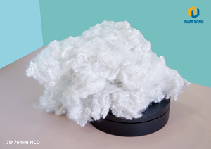 Fibra Discontinua de Poliéster Reciclado (rPSF) Hueca Conjugada Sin Silicona, 76mm 7D, Excelente Cohesión de Fibra, Blanca, Suave y Esponjosa - Product Image 2
