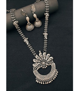 Conjunto de Collar y Aretes de Plata de Lujo para Mujer - Joyería de Regalo de Compromiso con Diseño Clásico y Brillo Duradero - Product Image 3