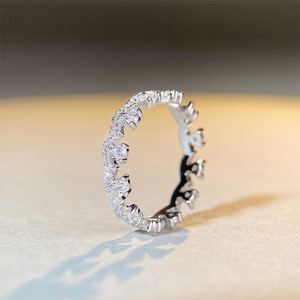 Anello a Corona Principessa con Pizzo Ondulato per Donne, Elegante Gioiello da Dito Impilabile alla Moda - Product Image 4