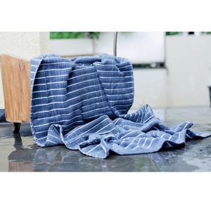 Serviette de voyage compacte pour la randonnée, le camping et la plage Fabriquée avec un tissu léger à séchage rapide, idéale pour la randonnée et la salle de sport - Product Image 3