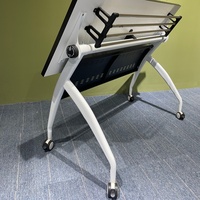 Bureau de travail modulaire pliable moderne, mobilier scolaire moderne pour l'école primaire, table de formation et de conférence pliable en gros