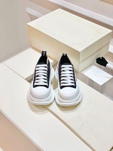 Top-quality stylish lace-up <b>round</b>-toe casual shoes with thick sole for heightening, luxurious style, black <b>canvas</b> shoes - Product Image 2