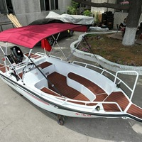 Bateau à moteur en alliage d'aluminium pour 6-8 passagers, avec garde-corps en EVA, idéal pour la pêche, les sports nautiques et la navigation fluviale.