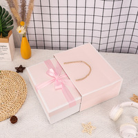 Boîte cadeau rose élégante et chic avec nœud, sac en papier inclus – Esthétique minimaliste, romantique, délicate, douce et charmante