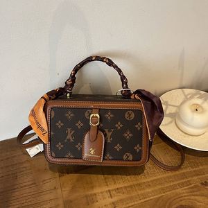 Ladies' Simple <b>square</b> Handbag, Suitable for Daily Use. the Interior Lining Is Made of Comfortable Polyester Material.356 - Product Image 4