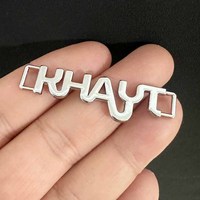 Étiquettes métalliques de haute précision en alliage de zinc poli au design unique et tendance pour vêtements et sacs