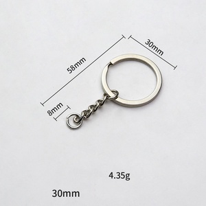 Accessoires en gros en vrac : Porte-clés avec vis à œil de mouton, anneau de clé métallique fendu avec chaîne pour la fabrication de jouets et de bijoux - Product Image 2