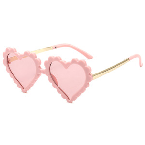 Nuovi <span class=keywords><strong>occhiali</strong></span> <span class=keywords><strong>da</strong></span> <span class=keywords><strong>sole</strong></span> per bambini alla moda e adorabili <span class=keywords><strong>occhiali</strong></span> <span class=keywords><strong>da</strong></span> <span class=keywords><strong>sole</strong></span> per bambini <span class=keywords><strong>a</strong></span> forma di <span class=keywords><strong>cuore</strong></span> personalità fiore amore <span class=keywords><strong>occhiali</strong></span> <span class=keywords><strong>da</strong></span> <span class=keywords><strong>sole</strong></span> - Product Image 2