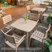 Ensemble de salle à manger extérieur moderne et durable en aluminium, table et chaises empilables résistantes aux intempéries pour hôtels et restaurants