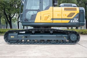 Excavadora de cadenas de clase mundial de 22 toneladas HX220L en oferta. - Product Image 2