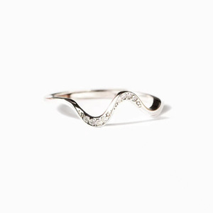 Anello Minimalista con Linee Geometriche per Donne, Elegante Gioiello da Dito per Uso Quotidiano - Product Image 1