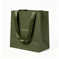 Sac en papier avec poignée en ruban de satin et logo imprimé en feuille d'or pour emballage de bijoux (bracelets, boucles d'oreilles, colliers) pour marques de détail