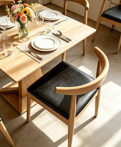 Silla de Comedor con Respaldo en Arco de Roble Natural, Asiento Acolchado de PU Negro Brillante Impermeable, Patas Cónicas de Madera Maciza, Silla Minimalista para Cocina - Product Image 6