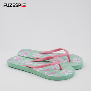 Chanclas con estampado floral para mujer, suela suave, antideslizantes, de secado rápido, cómodas y ligeras, para verano. - Product Image 3