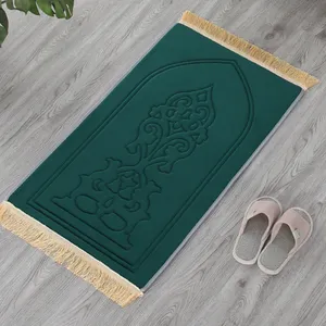 Tapis de prière de poche épais doux beau Design tapis de prière en mousse à mémoire de forme tapis de prière musulman pour cadeau