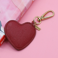 Miroir de poche compact portable en cuir PU en forme de cœur rouge avec logo personnalisé et porte-clés