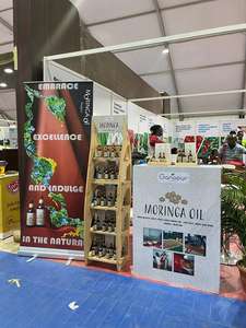 Savon de Moringa Biologique Fait Main & Transparent Durée de Conservation de 3 Ans Nettoyant Visage Doux pour Tous Types de Peau Origine Burundi 100g Solide - Product Image 6