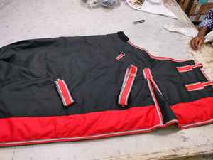 ผ้าคลุมม้าขายดีที่สุด ผลิตจากวัสดุทนทาน มีสีให้เลือกตามสั่ง สำหรับใช้กับม้า - Product Image 3