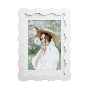 <span class=keywords><strong>Cadre</strong></span> <span class=keywords><strong>photo</strong></span> vague pour enfants avec <span class=keywords><strong>verre</strong></span> sûr <span class=keywords><strong>Cadre</strong></span> <span class=keywords><strong>photo</strong></span> <span class=keywords><strong>incurvé</strong></span> coloré de 4x6 pouces pour décoration murale de chambre d'enfant - Product Image 1