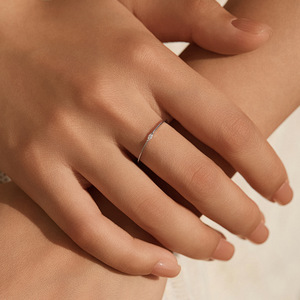 Anillo Minimalista de Plata S925 con Banda Trenzada y Circonita Cúbica, Elegante para Uso Diario - Product Image 3