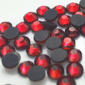 Hot Fix Rhinestone Rock Iron sur la Chine Transfère un échantillon coloré <span class=keywords><strong>de</strong></span> motif <span class=keywords><strong>de</strong></span> strass - Product Image 5