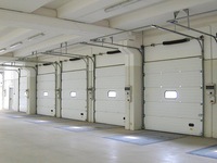 Système 3-en-1 pour zone de chargement de chambre froide : Porte élévatrice verticale, Niveleur de quai, Joint de quai gonflable, Sûr, Efficace et Économe en énergie