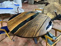 Ensemble de table à manger en bois fait main avec résine époxy moderne et personnalisée de luxe pour la cuisine et le salon