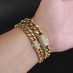 Pulsera de eslabones cubanos para hombre, cadenas de acero inoxidable, joyería de Miami, chapado al vacío en oro de 18K PVD, botón de diamantes de circonita. - Product Image 1